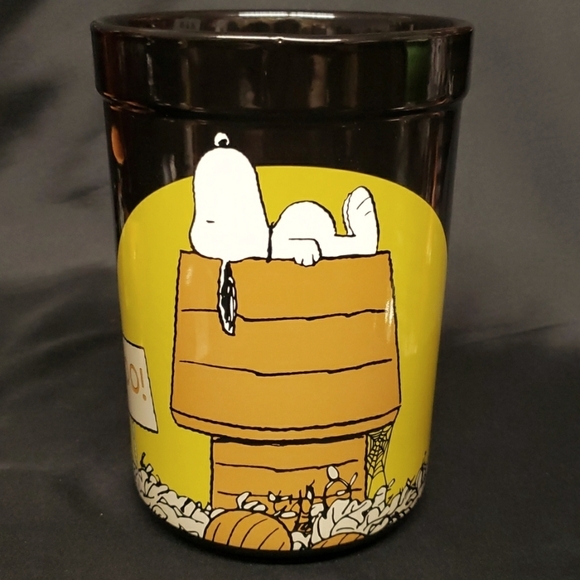 Peanuts Snoopy on Doghouse with Moon in Pumpkin Patch Ceramic Utensil Holder - Picture 1 of 5